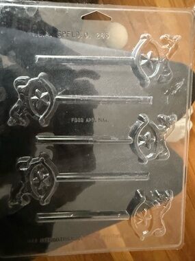 Wilton Clear Plastic Lollipop Mold - Pirate Gear Design